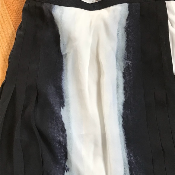Vince Vertical Tie Dye Pleated Skirt - Picture 7 of 8